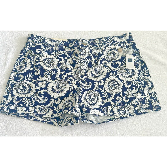 Gap Khakis The Girlfriend 4 Inch Inseam Floral Navy Blue/White Shorts Size 8 NWT - Picture 2 of 16